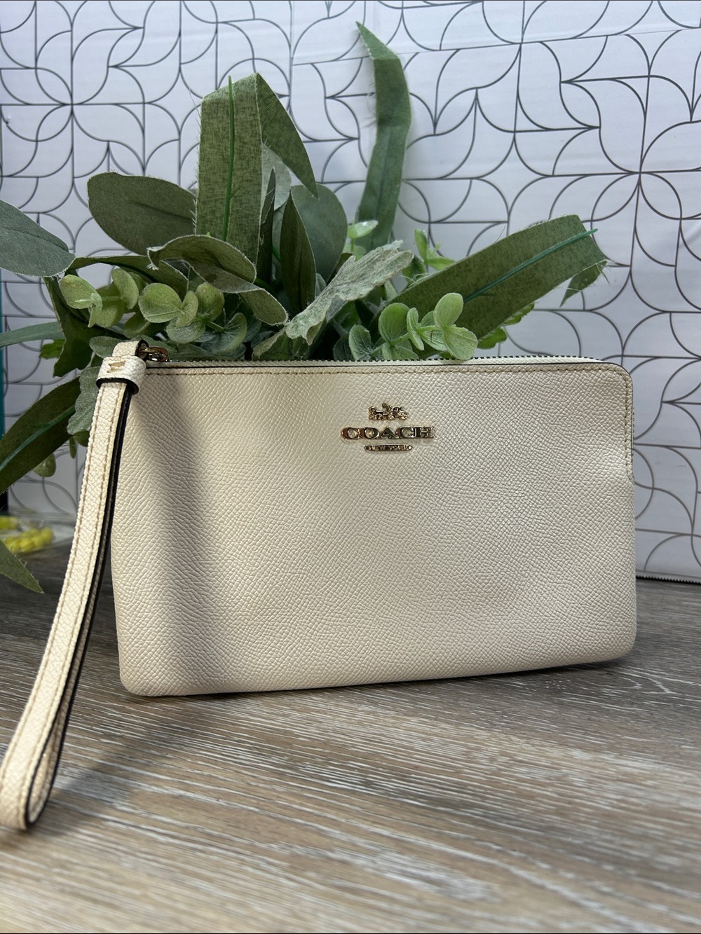 Coach cream Leather Wristlet Clutch